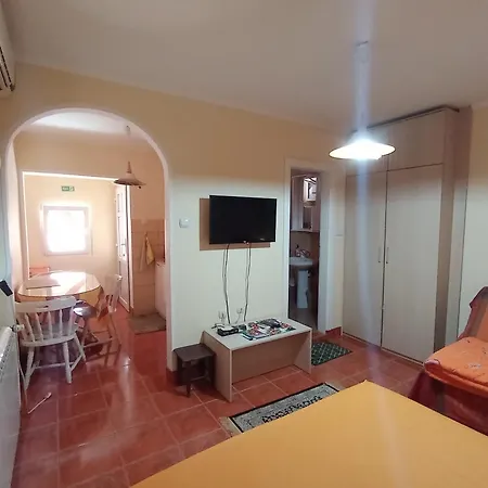 アパート Smestaj Golubica 5 *